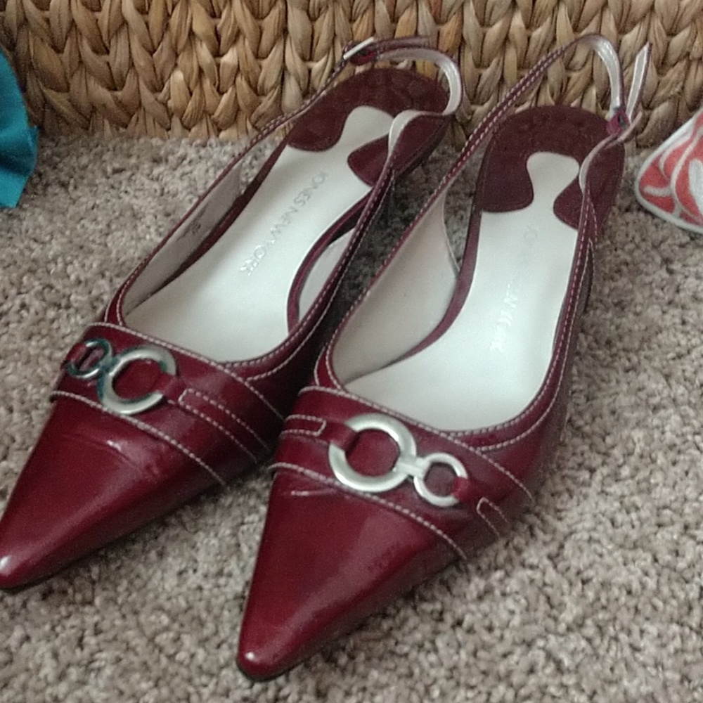 Red Kitten heel pumps